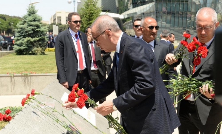 Ərdoğan şəhidlərin xatirəsini ehtiramla yad edib -