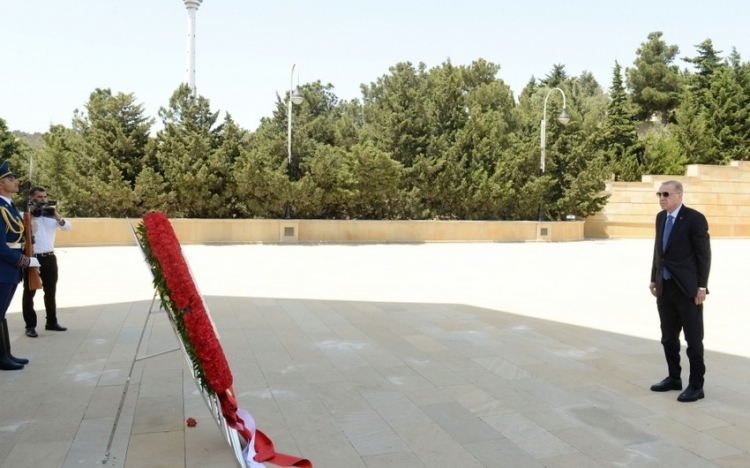 Ərdoğan şəhidlərin xatirəsini ehtiramla yad edib -