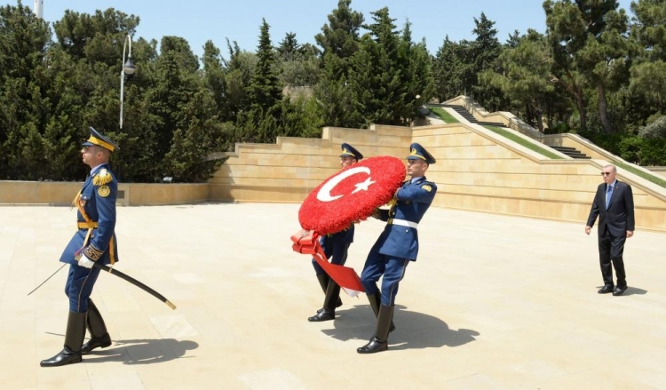 Ərdoğan şəhidlərin xatirəsini ehtiramla yad edib -