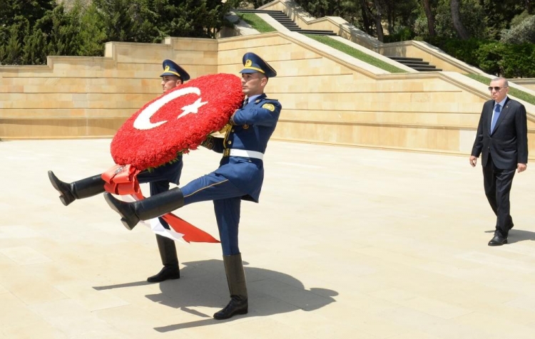 Ərdoğan şəhidlərin xatirəsini ehtiramla yad edib -