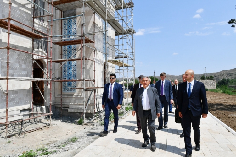 Rüstəm Minnixanov Zəngilan şəhərində görülən işlərlə tanış olub -