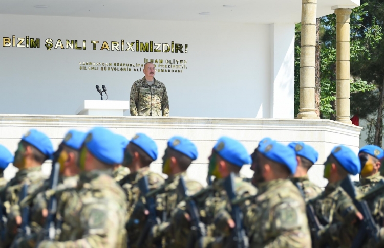 Prezident Müdafiə Nazirliyinin komando hərbi hissəsində olub -