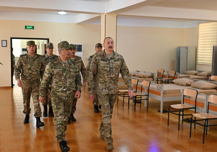 Prezident Müdafiə Nazirliyinin komando hərbi hissəsində olub -