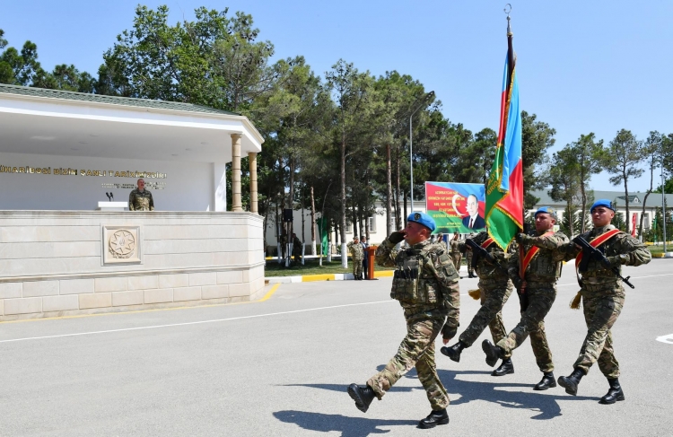Prezident Müdafiə Nazirliyinin komando hərbi hissəsində olub -