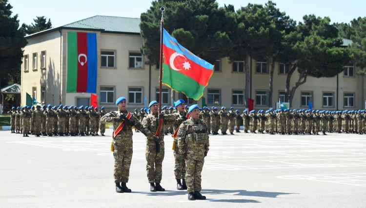 Prezident Müdafiə Nazirliyinin komando hərbi hissəsində olub -