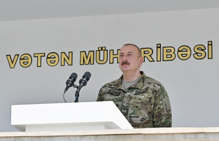 Prezident Müdafiə Nazirliyinin komando hərbi hissəsində olub -