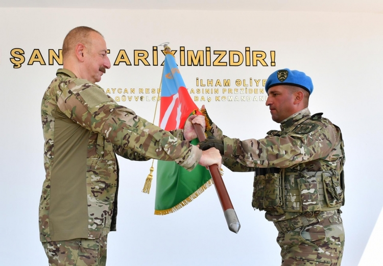 Prezident Müdafiə Nazirliyinin komando hərbi hissəsində olub -
