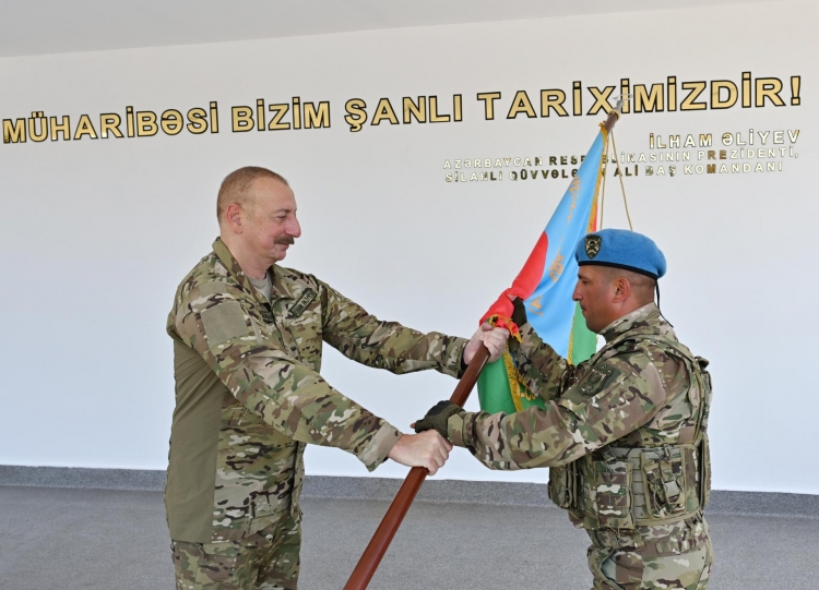 Prezident Müdafiə Nazirliyinin komando hərbi hissəsində olub -