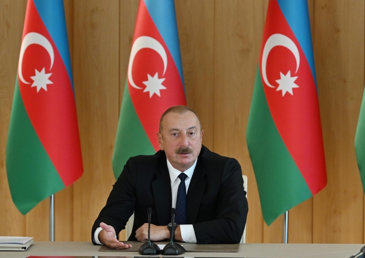 Prezident müşavirə keçirdi -