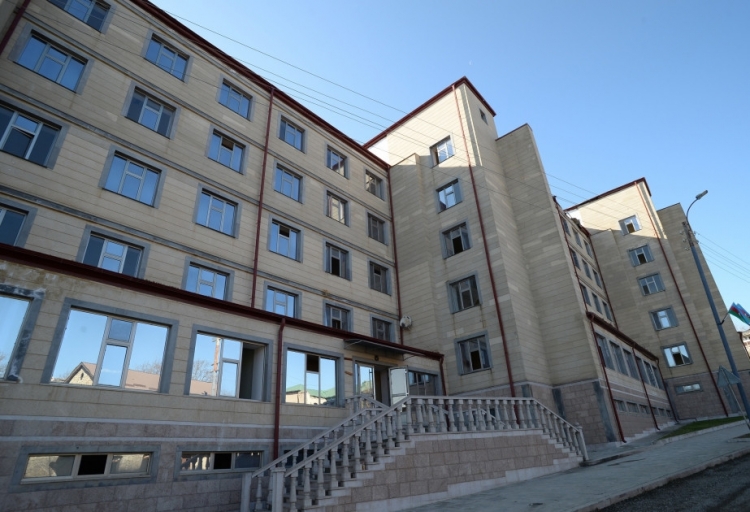Şuşa şəhərində peşə məktəbi və kollecin binasına baxış keçirilib -