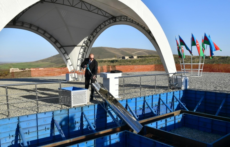 Prezident Füzulinin Qarğabazar kəndinin təməlini qoyub -