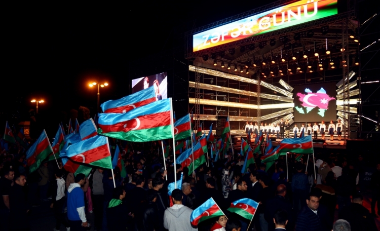Bakıda Zəfər atəşfəşanlığı -