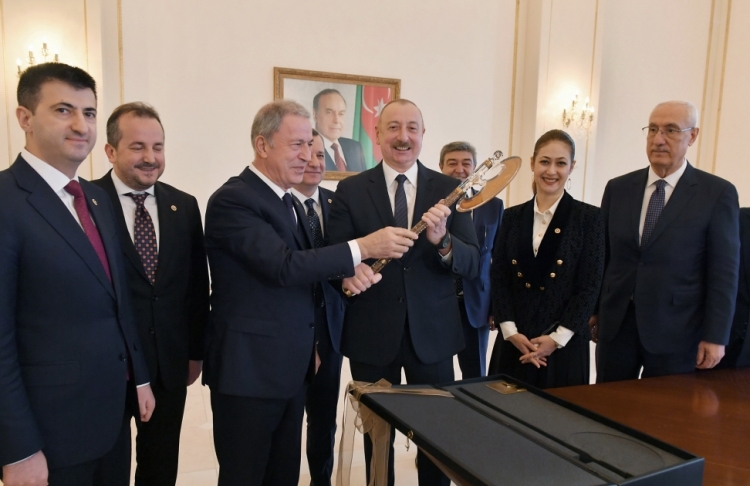 Prezident Hulusi Akarı qəbul edib