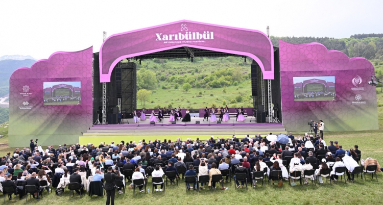 Prezident və birinci xanım  Şuşada “Xarıbülbül” festivalında iştirak ediblər -
