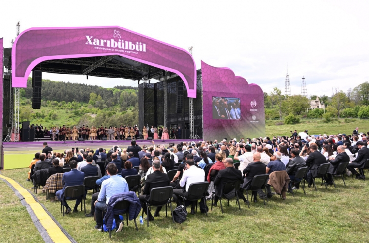 Prezident və birinci xanım  Şuşada “Xarıbülbül” festivalında iştirak ediblər -