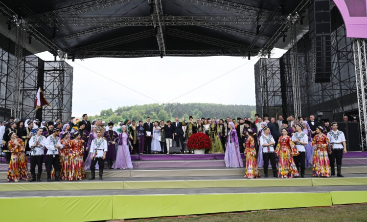 Prezident və birinci xanım  Şuşada “Xarıbülbül” festivalında iştirak ediblər -