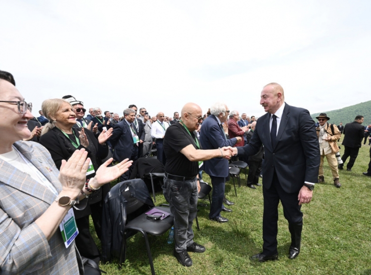 Prezident və birinci xanım  Şuşada “Xarıbülbül” festivalında iştirak ediblər -