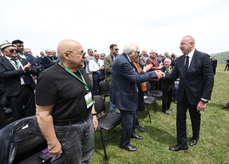 Prezident və birinci xanım  Şuşada “Xarıbülbül” festivalında iştirak ediblər -