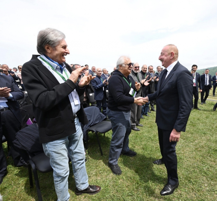Prezident və birinci xanım  Şuşada “Xarıbülbül” festivalında iştirak ediblər -
