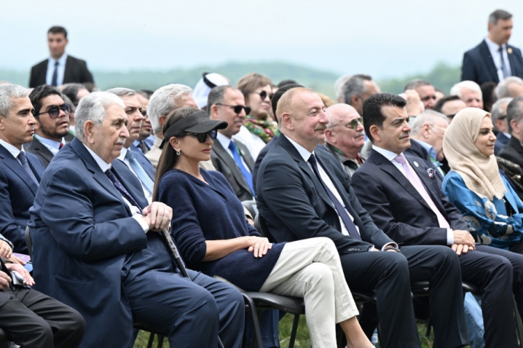 Prezident və birinci xanım  Şuşada “Xarıbülbül” festivalında iştirak ediblər -