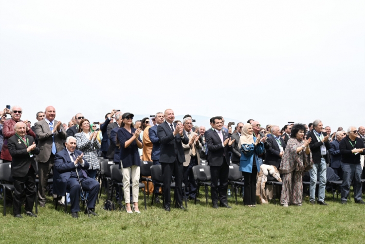 Prezident və birinci xanım  Şuşada “Xarıbülbül” festivalında iştirak ediblər -