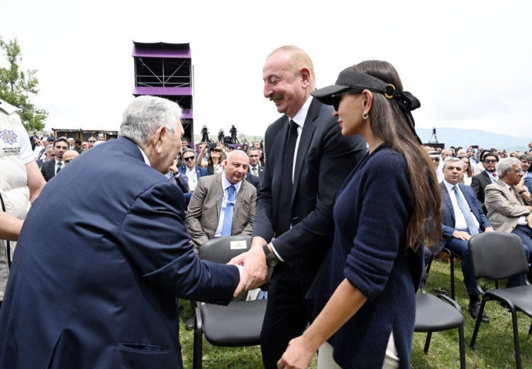 Prezident və birinci xanım  Şuşada “Xarıbülbül” festivalında iştirak ediblər -