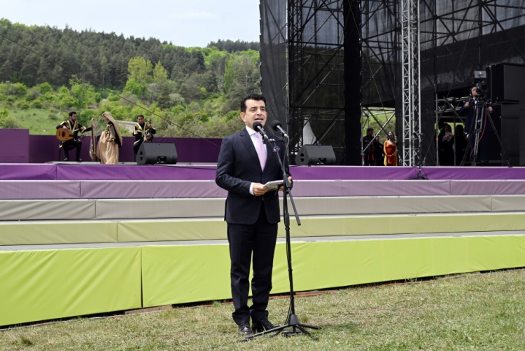 Prezident və birinci xanım  Şuşada “Xarıbülbül” festivalında iştirak ediblər -