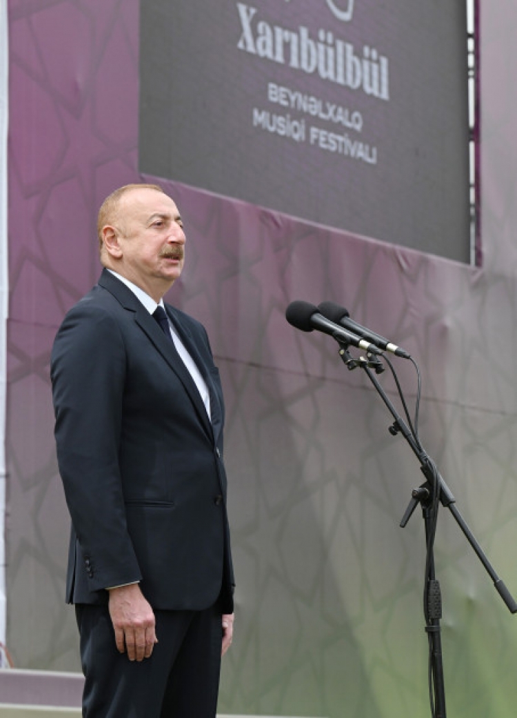 Prezident və birinci xanım  Şuşada “Xarıbülbül” festivalında iştirak ediblər -