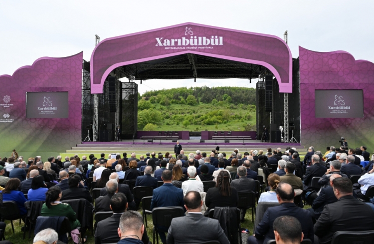 Prezident və birinci xanım  Şuşada “Xarıbülbül” festivalında iştirak ediblər -