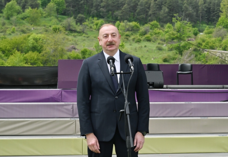 Prezident və birinci xanım  Şuşada “Xarıbülbül” festivalında iştirak ediblər -