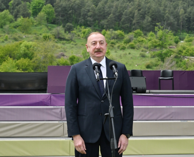 Prezident və birinci xanım  Şuşada “Xarıbülbül” festivalında iştirak ediblər -
