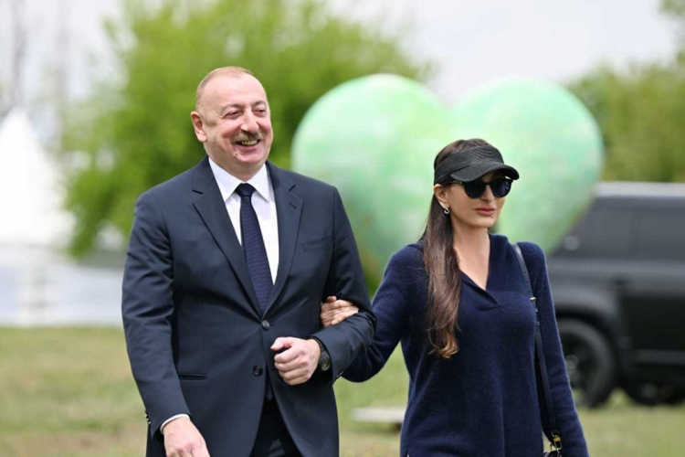 Prezident və birinci xanım  Şuşada “Xarıbülbül” festivalında iştirak ediblər -