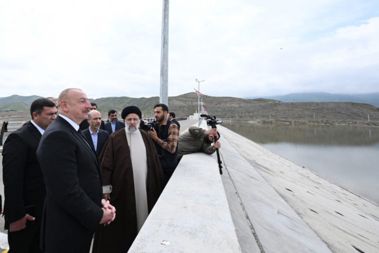 İlham Əliyevlə İbrahim Rəisi görüşüblər