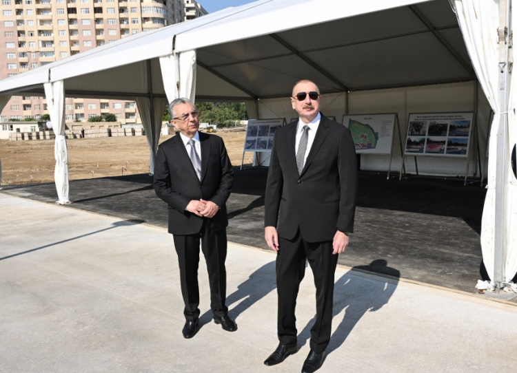 Prezident Bakıda yaradılan yeni parkda işlərin gedişi ilə tanış olub -