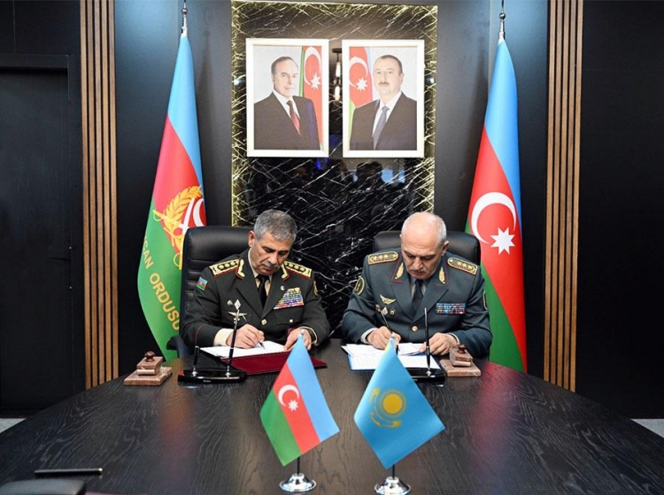Azərbaycan ilə Qazaxıstan arasında hərbi əməkdaşlıq müzakirə olunub -