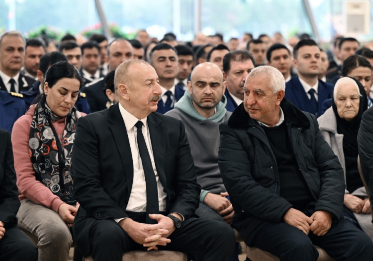 Prezident təyyarə qəzasında həlak olan ekipaj üzvlərinin vida mərasimində iştirak edib -
