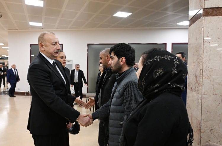 Prezident təyyarə qəzasında həlak olan ekipaj üzvlərinin vida mərasimində iştirak edib -