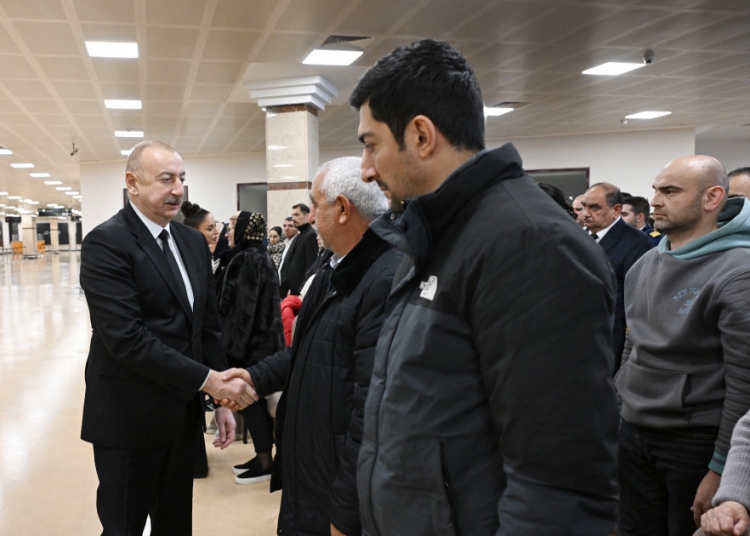 Prezident təyyarə qəzasında həlak olan ekipaj üzvlərinin vida mərasimində iştirak edib -