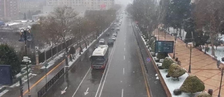 Bakı yollarındakı vəziyyətlə bağlı görüntülər yayılıb -