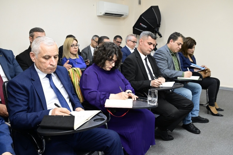 Prezidentin köməkçisi media subyektlərinin rəhbərləri ilə görüşüb