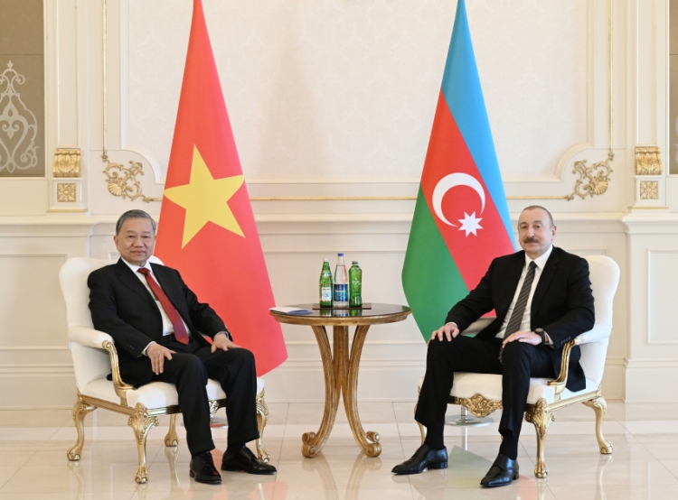 İlham Əliyevin To Lam ilə məhdud tərkibdə görüşü olub