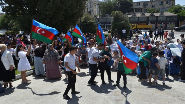 “Uşaqların Rəngli Dünyası” –