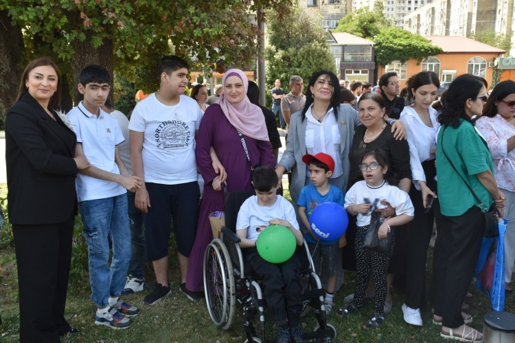 “Uşaqların Rəngli Dünyası” –