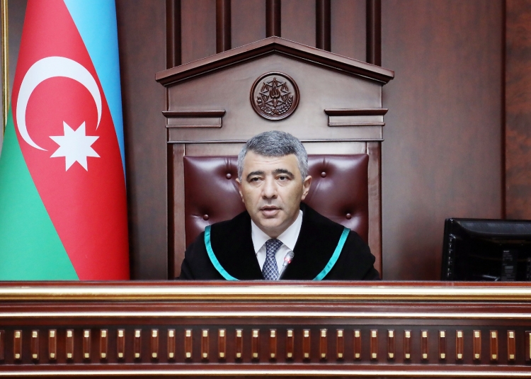 Yeni təyin olunmuş hakimlər and içiblər -
