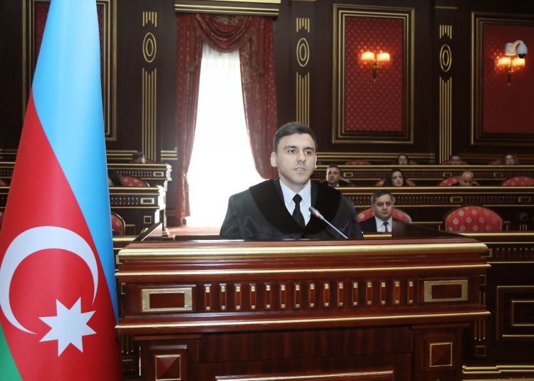 Yeni təyin olunmuş hakimlər and içiblər -