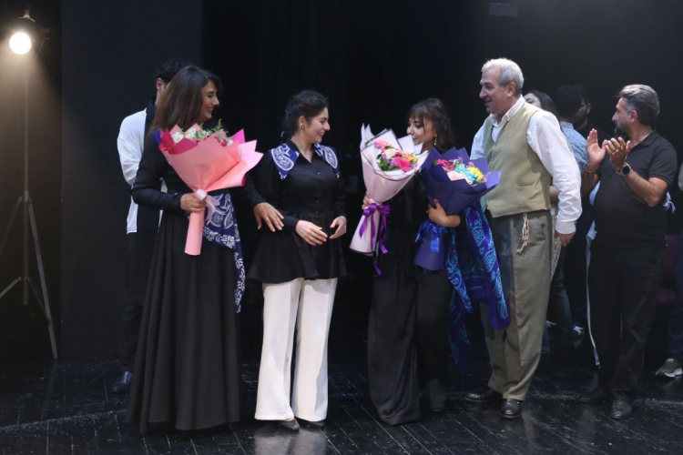 “Solğun çiçəklər”in premyerası olub