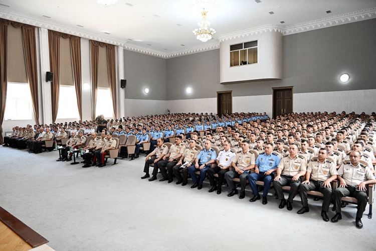 Kərim Vəliyev Heydər Əliyev adına Hərbi İnstitutda olub