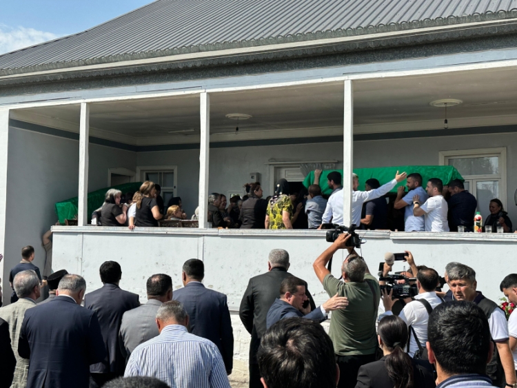 Yekaternburqda öldürülən Səfərov qardaşları dəfn olunublar