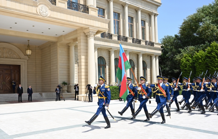 Mirziyoyevin rəsmi qarşılanma mərasimi olub