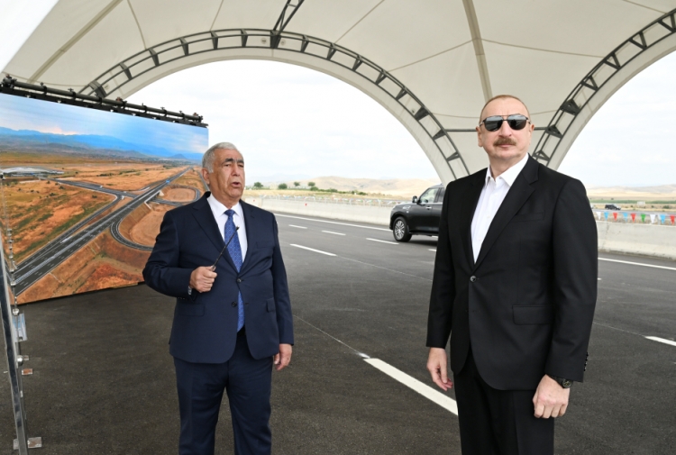 Prezident Əhmədbəyli-Füzuli-Şuşa yolunun açılışında iştirak edib